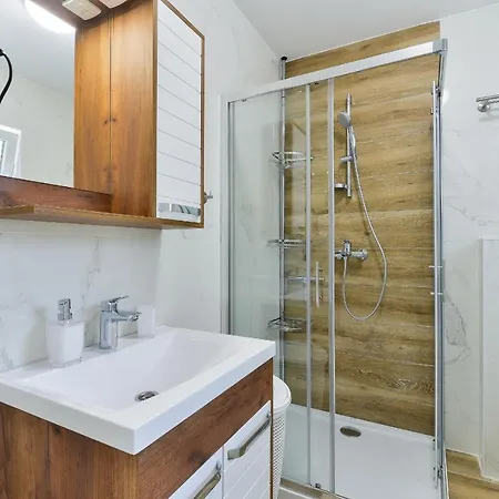 Crowonder Cascada With Jacuzzi - S4 Villa Starigrad Paklenica