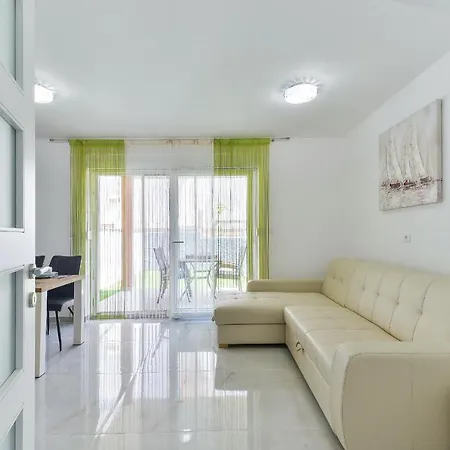 Crowonder Cascada With Jacuzzi - S4 Villa *